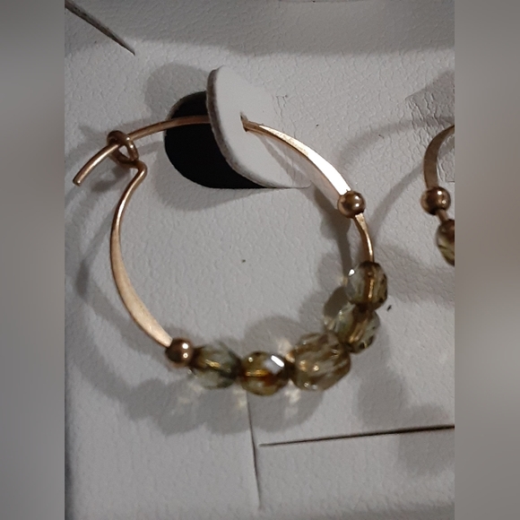 14kt YG Peridot Birthstone Hoop Earrings - Picture 5 of 7